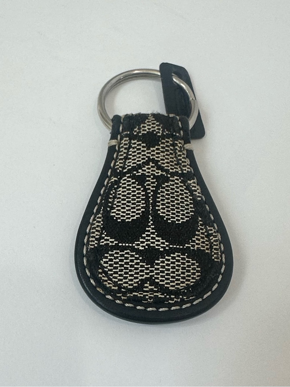 COACH Vintage Signature RARE Key Fob Black/White Teardrop Y2K Mini Coach tag - Picture 3 of 3